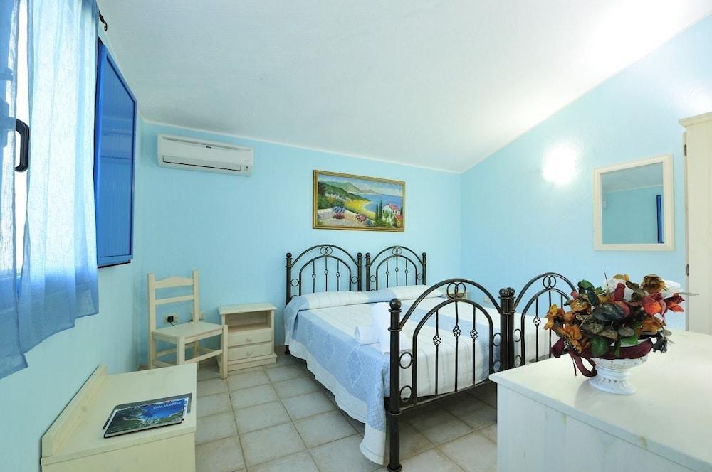 Hotel Baia Cea Бари Сардо Екстериор снимка