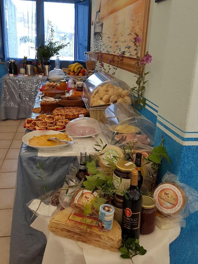 Hotel Baia Cea Бари Сардо Екстериор снимка