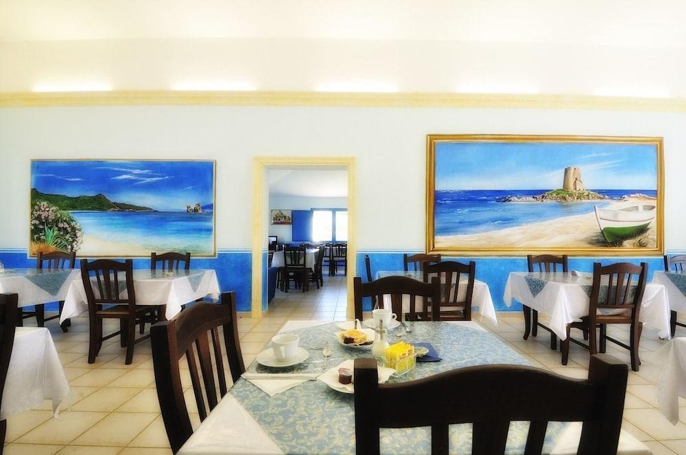 Hotel Baia Cea Бари Сардо Екстериор снимка