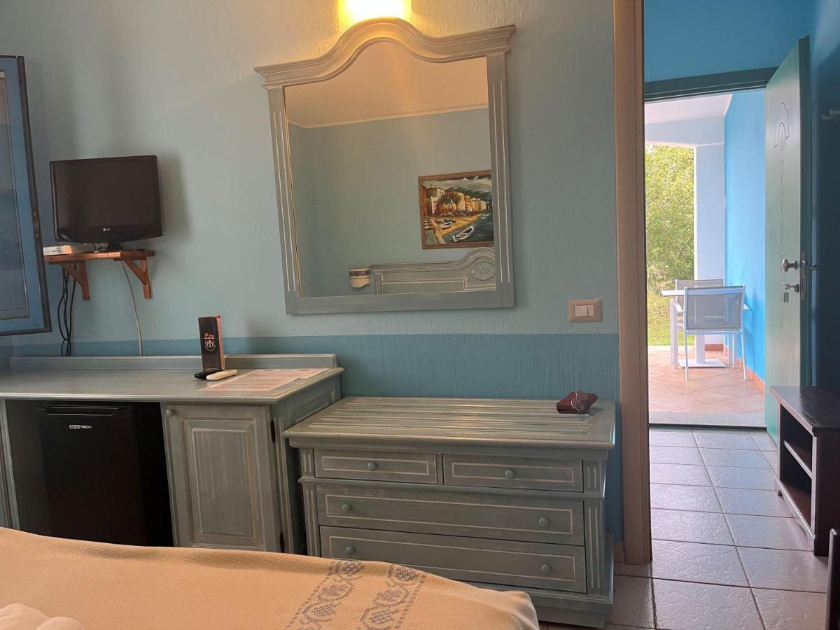 Hotel Baia Cea Бари Сардо Екстериор снимка