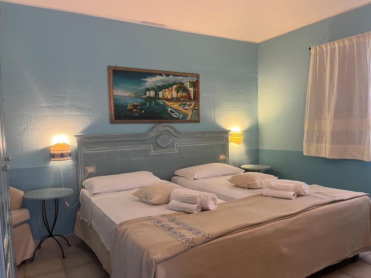 Hotel Baia Cea Бари Сардо Екстериор снимка