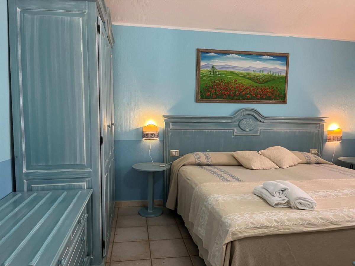 Hotel Baia Cea Бари Сардо Екстериор снимка