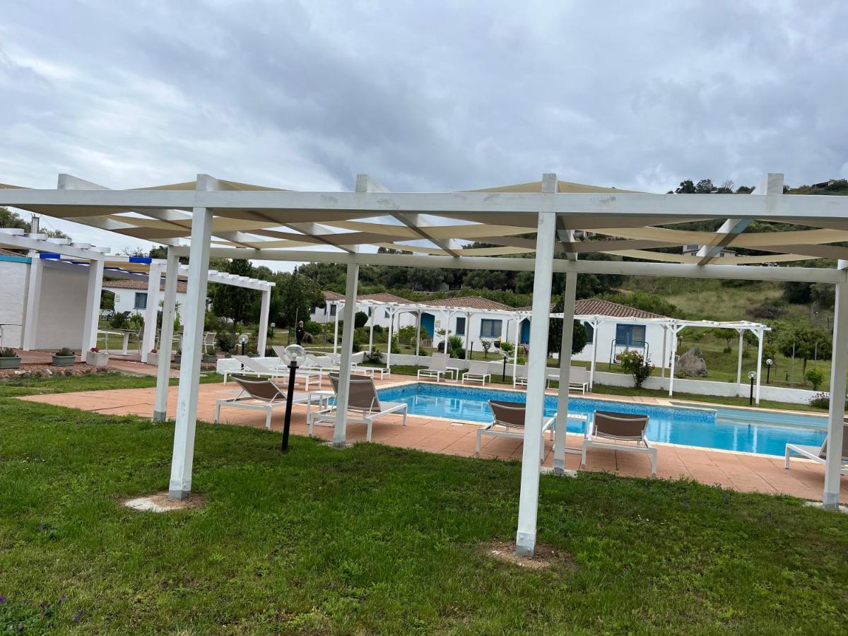Hotel Baia Cea Бари Сардо Екстериор снимка