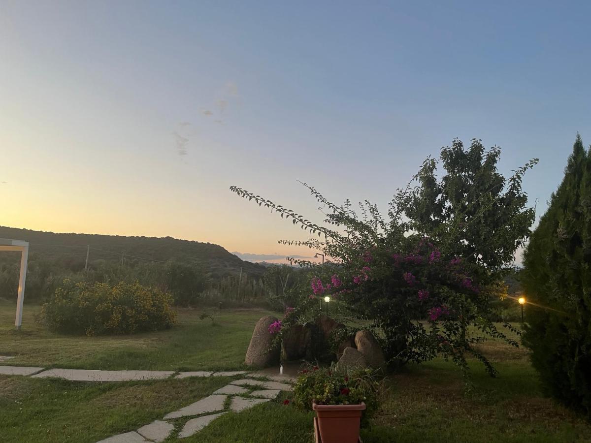 Hotel Baia Cea Бари Сардо Екстериор снимка