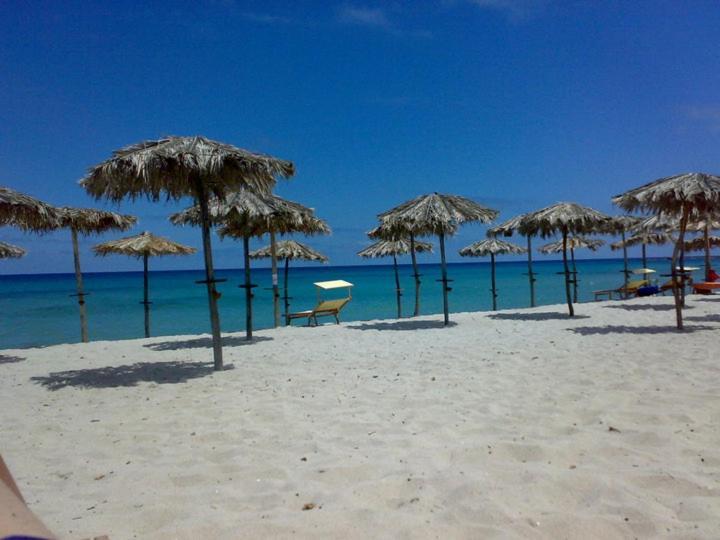 Hotel Baia Cea Бари Сардо Екстериор снимка