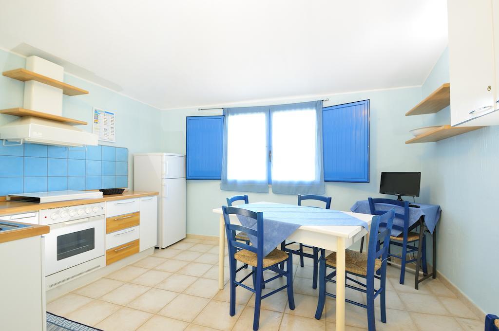 Hotel Baia Cea Бари Сардо Стая снимка