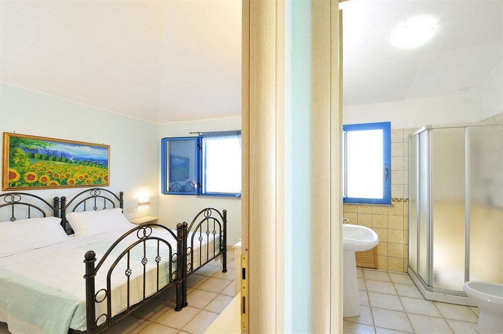 Hotel Baia Cea Бари Сардо Екстериор снимка