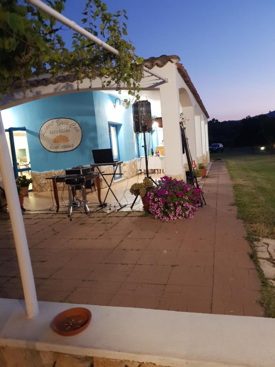 Hotel Baia Cea Бари Сардо Екстериор снимка