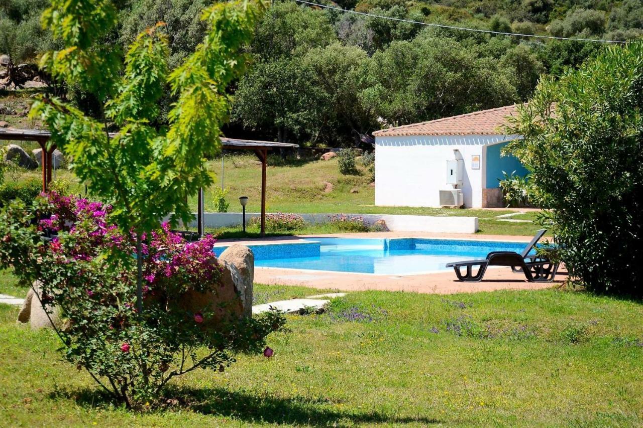 Hotel Baia Cea Бари Сардо Екстериор снимка